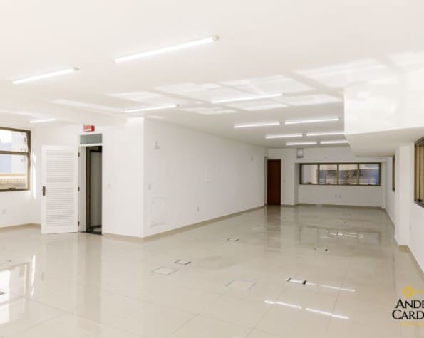 Prédio/Loja/Salas para alugar, 3.139,37m², 28 vagas de garagem – Centro – Florianópolis, SC.