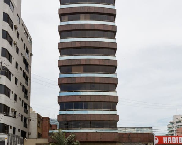 Apartamento/cobertura para alugar, 3 suítes , 4 garagens – Agronômica – Florianópolis, SC.