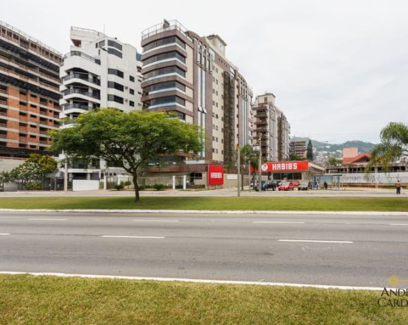 Apartamento/cobertura para alugar, 3 suítes , 4 garagens – Agronômica – Florianópolis, SC.