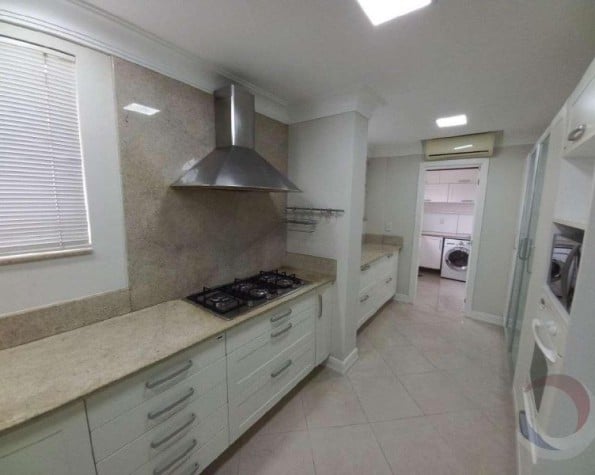 Apartamento/cobertura para alugar, 3 suítes , 4 garagens – Agronômica – Florianópolis, SC.