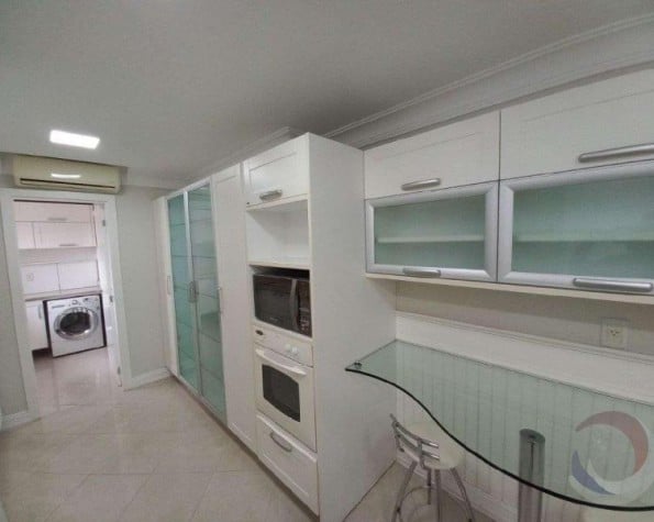 Apartamento/cobertura para alugar, 3 suítes , 4 garagens – Agronômica – Florianópolis, SC.