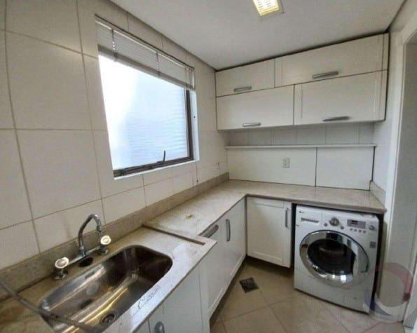 Apartamento/cobertura para alugar, 3 suítes , 4 garagens – Agronômica – Florianópolis, SC.