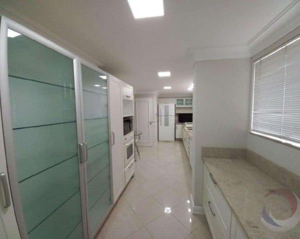 Apartamento/cobertura para alugar, 3 suítes , 4 garagens – Agronômica – Florianópolis, SC.