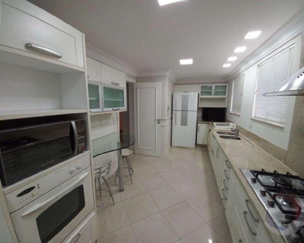 Apartamento/cobertura para alugar, 3 suítes , 4 garagens – Agronômica – Florianópolis, SC.