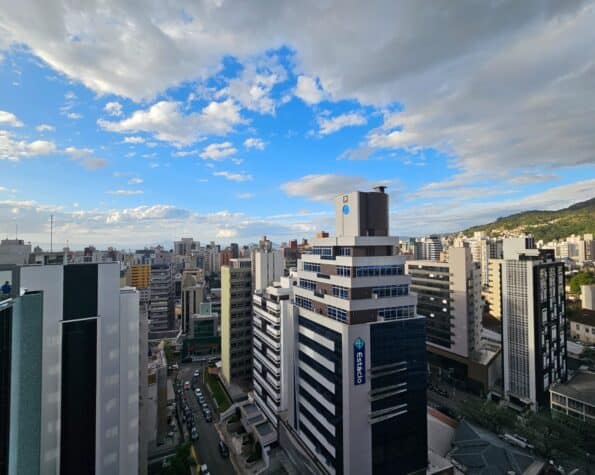 Sala/ático para alugar – Mobiliado – Centro – Florianópolis/SC.