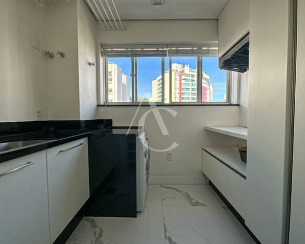 Apartamento à venda, 2 suítes, 2 vagas de garagem – Centro – Florianópolis, SC.