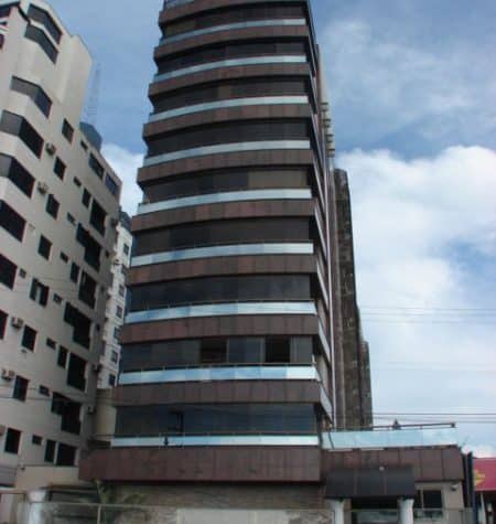 Apartamento à venda, 3 suítes, 3 vagas de garagem – Agronômica – Florianópolis, SC.