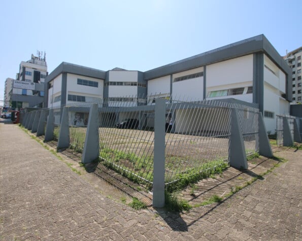 Galpão para locação, com 1.932,80m², estacionamento, Estreito, Florianópolis, SC.