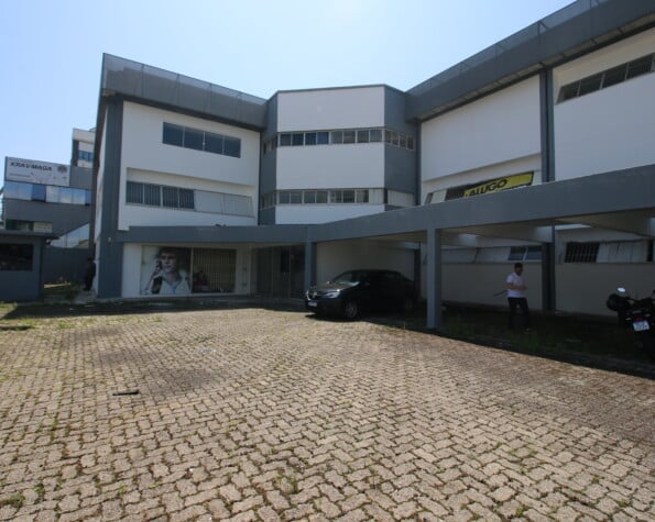 Galpão para locação, com 1.932,80m², estacionamento, Estreito, Florianópolis, SC.