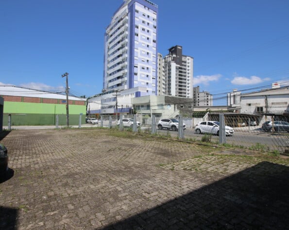 Galpão para locação, com 1.932,80m², estacionamento, Estreito, Florianópolis, SC.