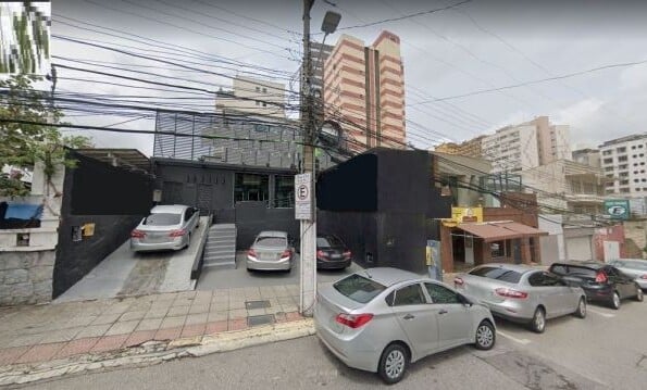 Casa comercial para alugar, 3 vagas de estacionamento – Centro – Florianópolis.