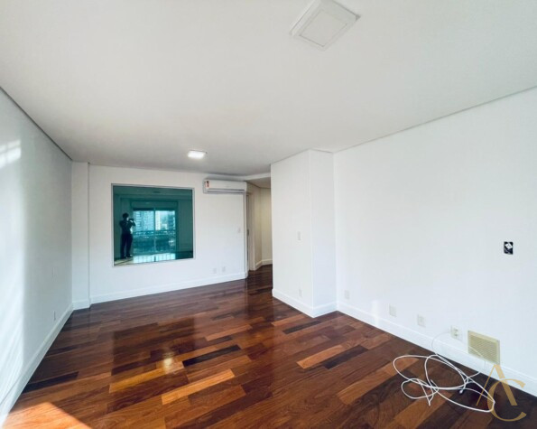 Apartamento para alugar, 4 suítes e vista para o mar – Agronômica – Florianópolis.