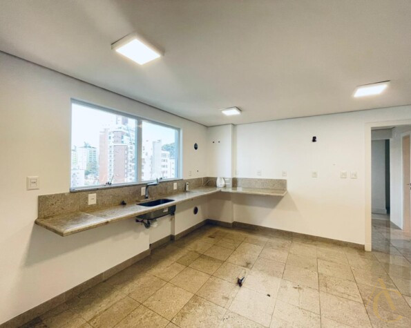 Apartamento para alugar, 4 suítes e vista para o mar – Agronômica – Florianópolis.