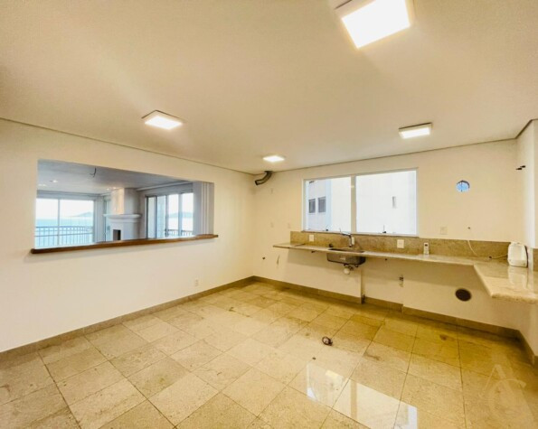 Apartamento para alugar, 4 suítes e vista para o mar – Agronômica – Florianópolis.