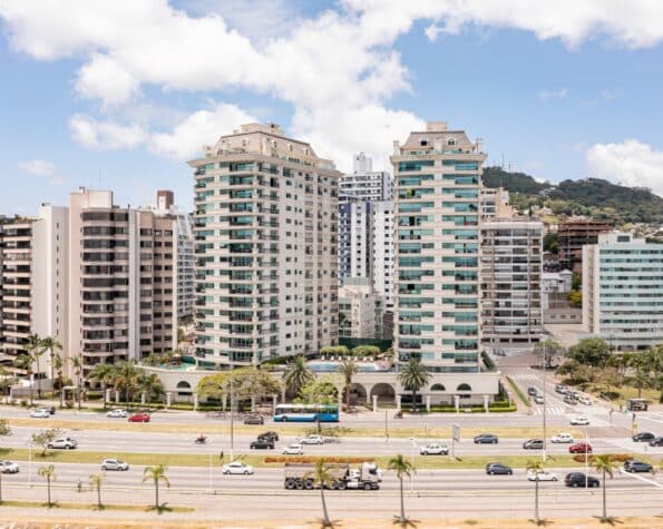 Apartamento à venda, 4 suítes e vista para Baía Norte – Agronômica – Florianópolis.