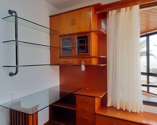 Apartamento para alugar vista mar, 4 quartos sendo 2 suítes, 4 vagas de garagem, piscina – Centro – Florianópolis, SC.