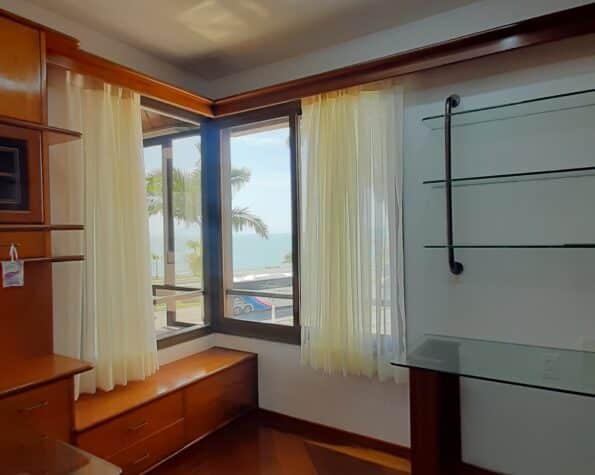 Apartamento para alugar vista mar, 4 quartos sendo 2 suítes, 4 vagas de garagem, piscina – Centro – Florianópolis, SC.