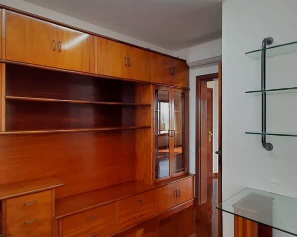 Apartamento para alugar vista mar, 4 quartos sendo 2 suítes, 4 vagas de garagem, piscina – Centro – Florianópolis, SC.