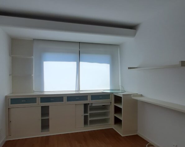 Apartamento para alugar vista mar, 4 quartos sendo 2 suítes, 4 vagas de garagem, piscina – Centro – Florianópolis, SC.