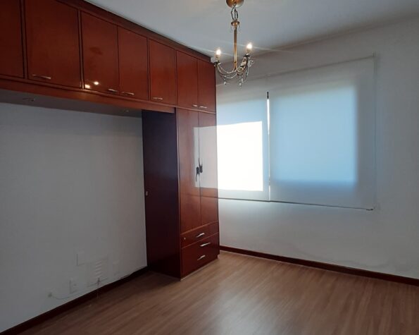 Apartamento para alugar vista mar, 4 quartos sendo 2 suítes, 4 vagas de garagem, piscina – Centro – Florianópolis, SC.