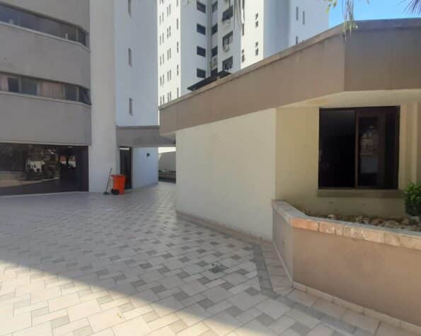 Apartamento para alugar vista mar, 4 quartos sendo 2 suítes, 4 vagas de garagem, piscina – Centro – Florianópolis, SC.