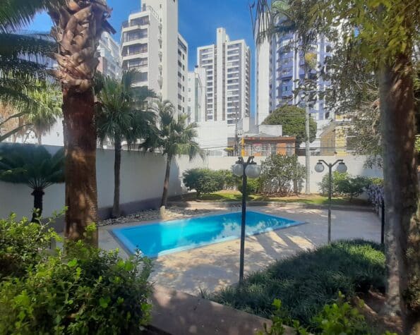 Apartamento para alugar vista mar, 4 quartos sendo 2 suítes, 4 vagas de garagem, piscina – Centro – Florianópolis, SC.