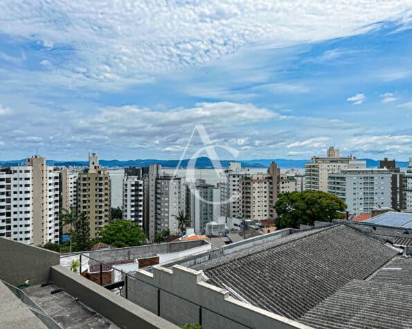 Casa à venda, 3 suítes, piscina, vista mar  – Centro – Florianópolis, SC.