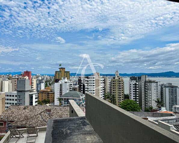 Casa à venda, 3 suítes, piscina, vista mar  – Centro – Florianópolis, SC.