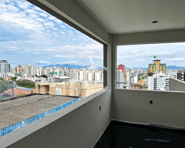 Casa à venda, 3 suítes, piscina, vista mar  – Centro – Florianópolis, SC.