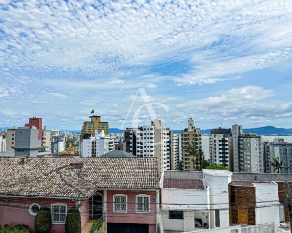 Casa à venda, 3 suítes, piscina, vista mar  – Centro – Florianópolis, SC.