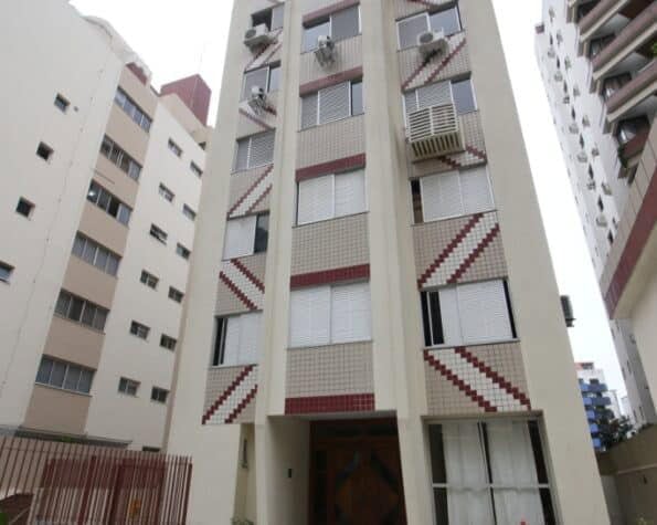 Apartamento para locação, 03 quartos sendo 01 suíte – Centro – Florianópolis.