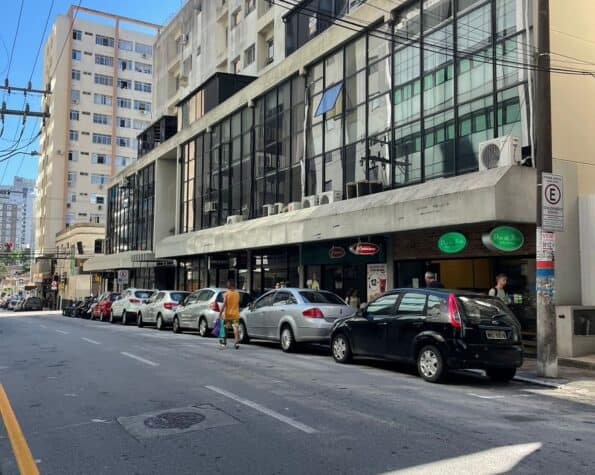 Loja à venda – vitrine para rua – Centro – Florianópolis.