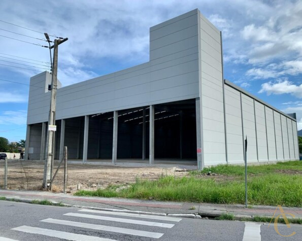 Loja para alugar – Estacionamento em frente – Bairro Nova Palhoça, Palhoça, SC.