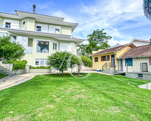 Linda Casa a venda, Cacupé, Florianópolis, SC.