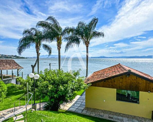 Linda Casa a venda, Cacupé, Florianópolis, SC.