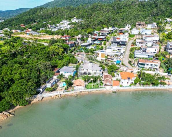 Linda Casa a venda, Cacupé, Florianópolis, SC.