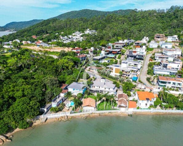 Linda Casa a venda, Cacupé, Florianópolis, SC.