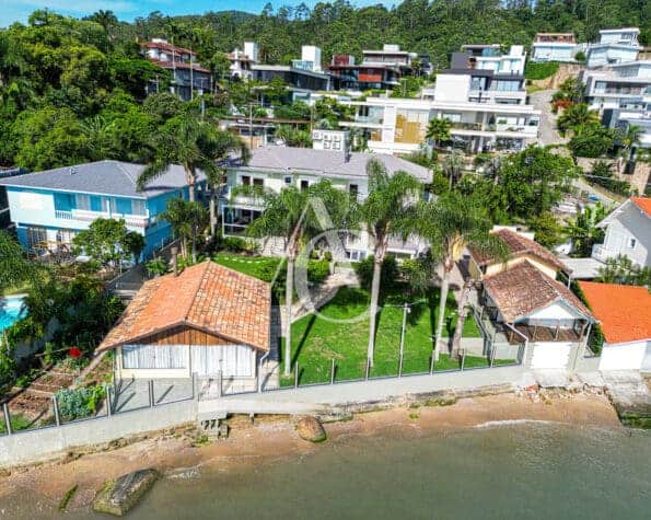 Linda Casa a venda, Cacupé, Florianópolis, SC.