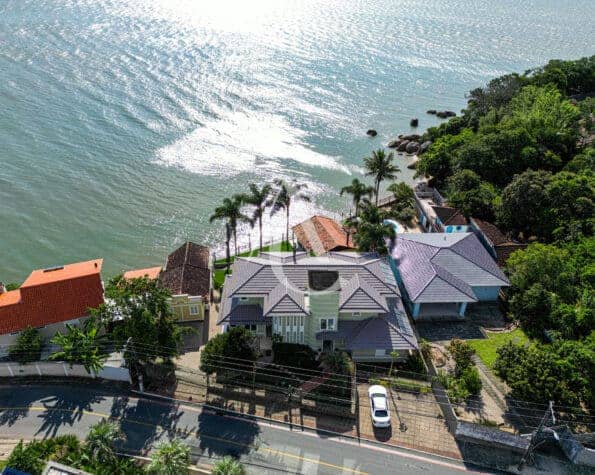 Linda Casa a venda, Cacupé, Florianópolis, SC.