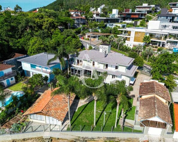 Linda Casa a venda, Cacupé, Florianópolis, SC.