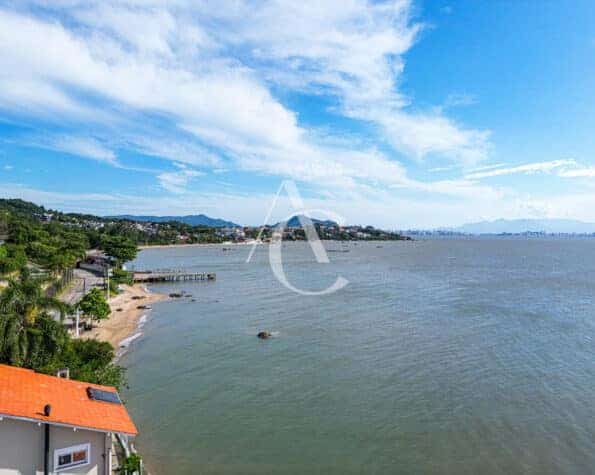 Linda Casa a venda, Cacupé, Florianópolis, SC.