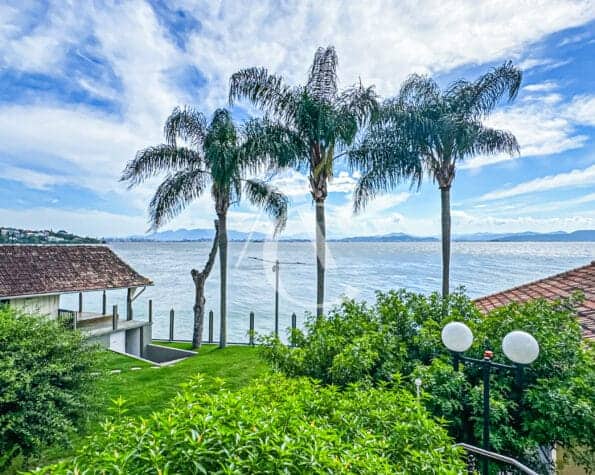 Linda Casa a venda, Cacupé, Florianópolis, SC.