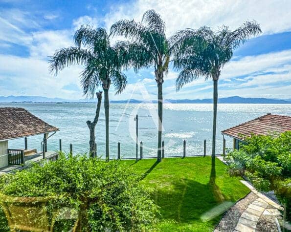 Linda Casa a venda, Cacupé, Florianópolis, SC.