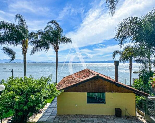 Linda Casa a venda, Cacupé, Florianópolis, SC.