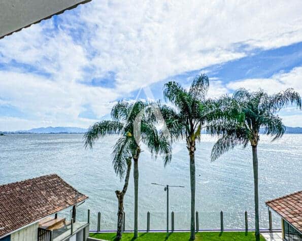 Linda Casa a venda, Cacupé, Florianópolis, SC.