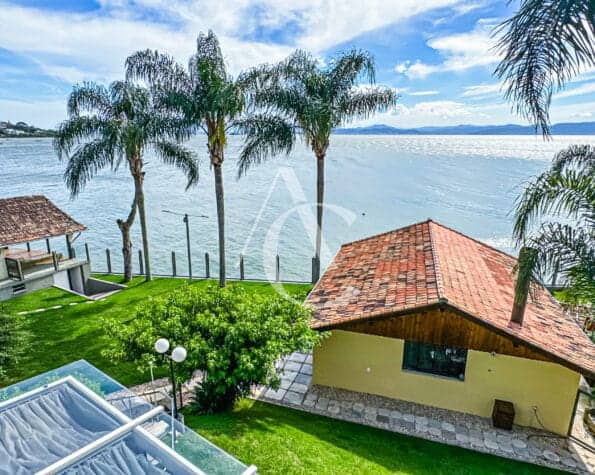 Linda Casa a venda, Cacupé, Florianópolis, SC.