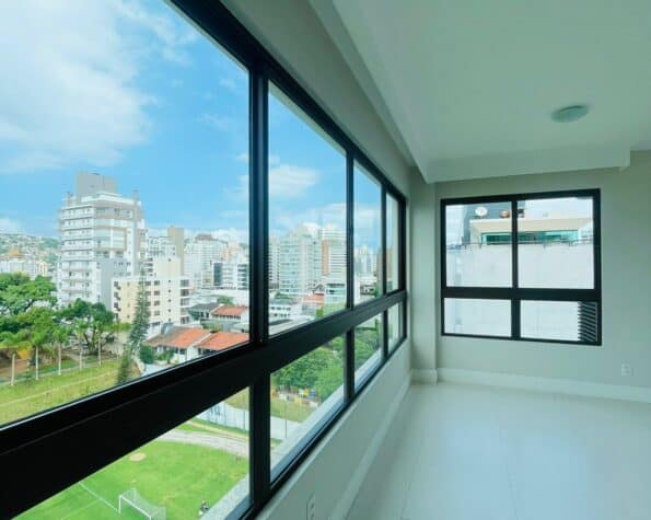 Apartamento para alugar – 2 suítes – Centro – Florianópolis, SC.