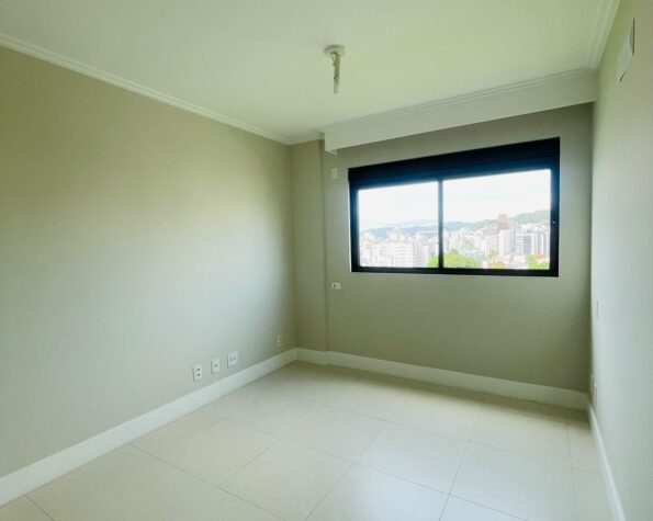 Apartamento para alugar – 2 suítes – Centro – Florianópolis, SC.