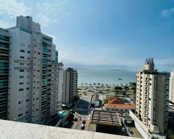 Apartamento para alugar – 2 suítes – Centro – Florianópolis, SC.