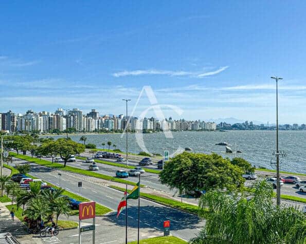 Apartamento frente mar à venda  – Agronômica, Florianópolis, SC.